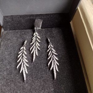 House of Virtruve Earrings and Necklace Set -JARED